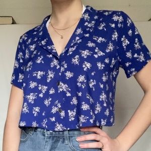 Wild fable blue floral cropped button up
